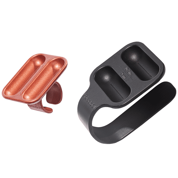 Browista Palette Ring, a convenient ring-shaped palette for holding eyebrow makeup or tint during treatments, ideal for precise application. Plastic ring for Lash and Brow Tints 